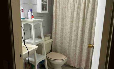 Vende Casa con segundo nivel,  esquina con excelente conectividad al lado de Avenida Monseñor Munita.