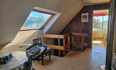 Vende Casa con segundo nivel,  esquina con excelente conectividad al lado de Avenida Monseñor Munita.