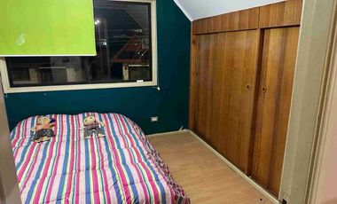 Vende Casa con segundo nivel,  esquina con excelente conectividad al lado de Avenida Monseñor Munita.