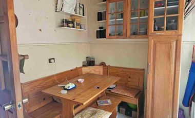 Vende Casa con segundo nivel,  esquina con excelente conectividad al lado de Avenida Monseñor Munita.