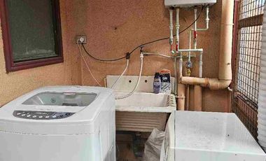 Vende Casa con segundo nivel,  esquina con excelente conectividad al lado de Avenida Monseñor Munita.