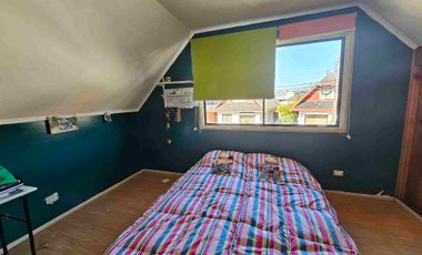 Vende Casa con segundo nivel,  esquina con excelente conectividad al lado de Avenida Monseñor Munita.