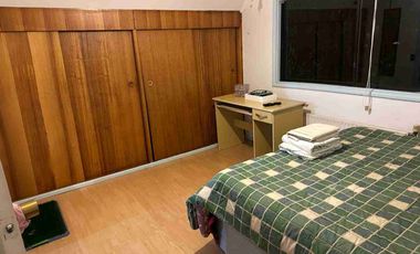 Vende Casa con segundo nivel,  esquina con excelente conectividad al lado de Avenida Monseñor Munita.