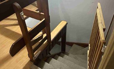 Vende Casa con segundo nivel,  esquina con excelente conectividad al lado de Avenida Monseñor Munita.