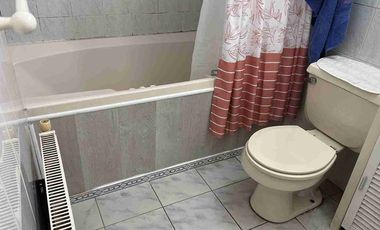 Vende Casa con segundo nivel,  esquina con excelente conectividad al lado de Avenida Monseñor Munita.