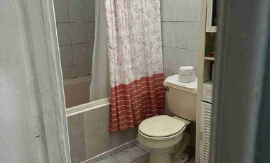 Vende Casa con segundo nivel,  esquina con excelente conectividad al lado de Avenida Monseñor Munita.