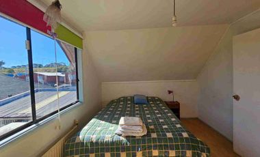 Vende Casa con segundo nivel,  esquina con excelente conectividad al lado de Avenida Monseñor Munita.