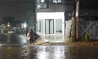 DI jual ruko 2 lantai bagus dan rapi  siap usaha  lokasi strategis dipersimpangan jalan utama sukmajaya depok