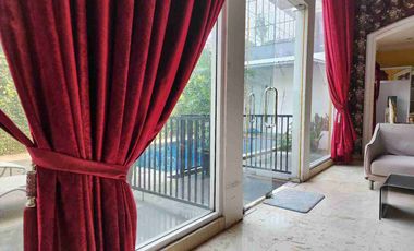 DI jual rumah mewah klasik modern 2 lantai 4 +2 kamar tidur lokasi strategis di Boulevard Raffles Hill Cibubur