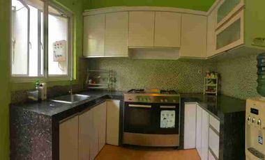 DI jual rumah mewah klasik modern 2 lantai 4 +2 kamar tidur lokasi strategis di Boulevard Raffles Hill Cibubur