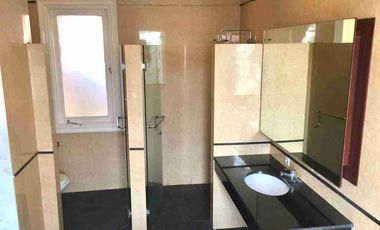 DI jual rumah mewah klasik modern 2 lantai 4 +2 kamar tidur lokasi strategis di Boulevard Raffles Hill Cibubur