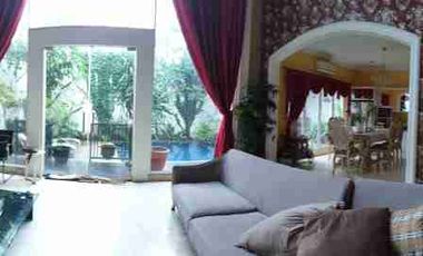 DI jual rumah mewah klasik modern 2 lantai 4 +2 kamar tidur lokasi strategis di Boulevard Raffles Hill Cibubur