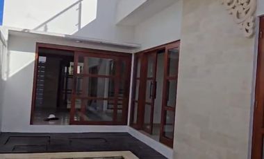 READY UNIT VILLA 3 BR KAWASAN BAGUS TENANG LOKASI NUSA DUA