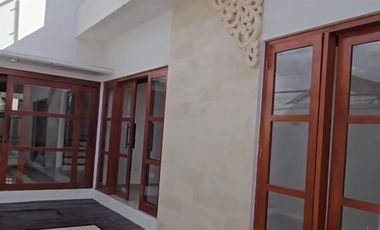 READY UNIT VILLA 3 BR KAWASAN BAGUS TENANG LOKASI NUSA DUA