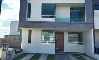 CASA EN VENTA EN FRACCIONAMIENTO EXPLANADA SUR.