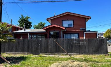 Se vende Casa esquina,  ideal para inversión