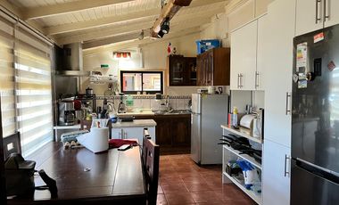 Se vende Casa esquina,  ideal para inversión