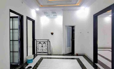 RUMAH 2 LANTAI ROOFTOP DI KALISARI DEKAT MALL CIJANTUNG