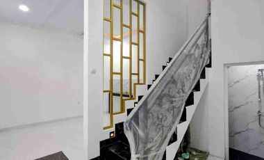 RUMAH 2 LANTAI ROOFTOP DI KALISARI DEKAT MALL CIJANTUNG