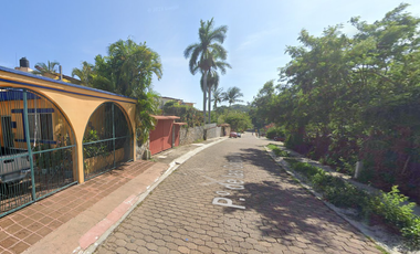 CASA EN VENTA POR DE BAJO DEL VALOR COMERCIAL UBICADA EN PASEO DE LAS GOLONDRINAS, COLONIA LAS BRISAS, CP 40883, IXTAPA ZIHUATANEJO GUERRERO