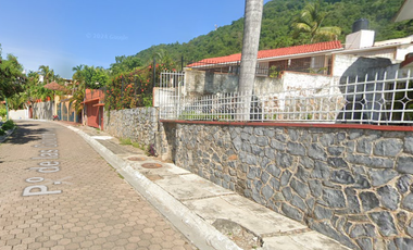 CASA EN VENTA POR DE BAJO DEL VALOR COMERCIAL UBICADA EN PASEO DE LAS GOLONDRINAS, COLONIA LAS BRISAS, CP 40883, IXTAPA ZIHUATANEJO GUERRERO