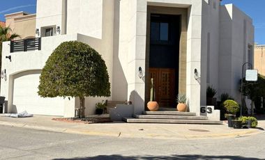 CERCA DE CONSULADO AMERICANO CASA EN VENTA