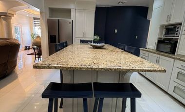 CERCA DE CONSULADO AMERICANO CASA EN VENTA