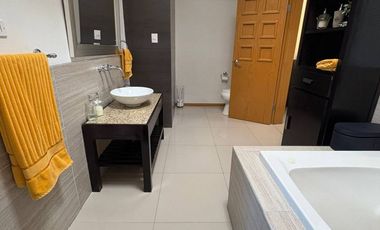 CERCA DE CONSULADO AMERICANO CASA EN VENTA