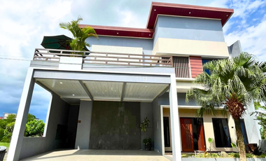 Villa Private Pool Strategis di Malang