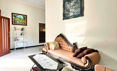 Villa Private Pool Strategis di Malang