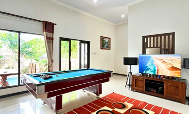 Villa Private Pool Strategis di Malang