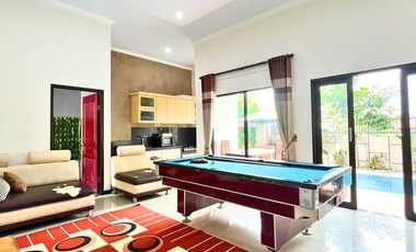 Villa Private Pool Strategis di Malang