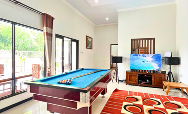 Villa Private Pool Strategis di Malang