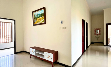 Villa Private Pool Strategis di Malang