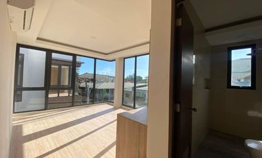 3 Storey Townhouse w/ Roofdeck For Sale in Teachers Village Q.C. KSA