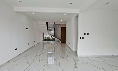 CASA EN VENTA EN RESIDENCIAL PUERTA DE HIERRO