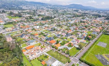 Venta de Casa, Urbanización San José del Valle, Quito, Ecuador