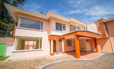 Venta de Casa, Urbanización San José del Valle, Quito, Ecuador