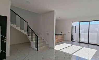 CASA EN VENTA EN FRACCIONAMIENTO BOSQUES DE LA TRINIDAD