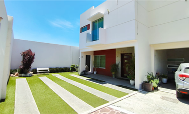 Casa en renta 3 recámaras, 1 estudio, cochera 3 autos en Ciudad Granja cerca del Parque Metropolitano, Universidad, Panamericana y Ciudad Judicial