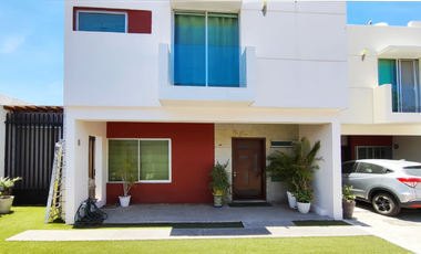 Casa en renta 3 recámaras, 1 estudio, cochera 3 autos en Ciudad Granja cerca del Parque Metropolitano, Universidad, Panamericana y Ciudad Judicial