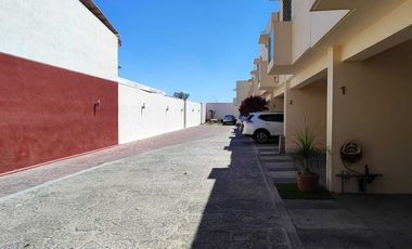 Casa en renta 3 recámaras, 1 estudio, cochera 3 autos en Ciudad Granja cerca del Parque Metropolitano, Universidad, Panamericana y Ciudad Judicial