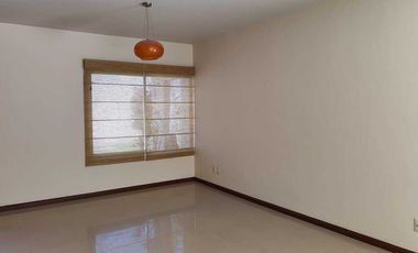 Casa en renta 3 recámaras, 1 estudio, cochera 3 autos en Ciudad Granja cerca del Parque Metropolitano, Universidad, Panamericana y Ciudad Judicial