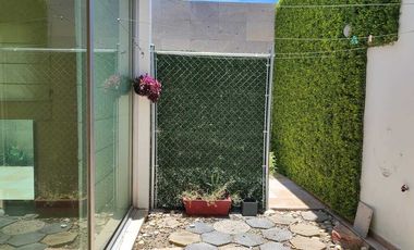 Casa en renta 3 recámaras, 1 estudio, cochera 3 autos en Ciudad Granja cerca del Parque Metropolitano, Universidad, Panamericana y Ciudad Judicial