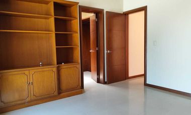 Casa en renta 3 recámaras, 1 estudio, cochera 3 autos en Ciudad Granja cerca del Parque Metropolitano, Universidad, Panamericana y Ciudad Judicial