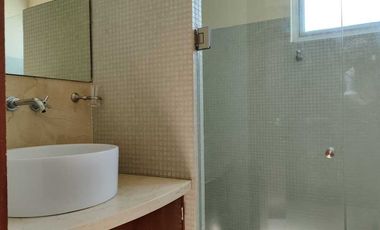 Casa en renta 3 recámaras, 1 estudio, cochera 3 autos en Ciudad Granja cerca del Parque Metropolitano, Universidad, Panamericana y Ciudad Judicial