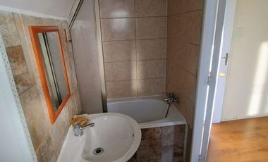 ARRIENDO CASA A PASOS DEL CENTRO,  3 DORMITORIOS 2 BAÑOS.