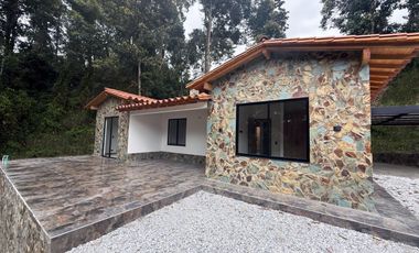 SE ARRIENDA CASA FINCA, SECTOR EL TABLAZO. RIONEGRO