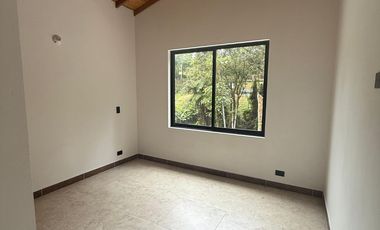 SE ARRIENDA CASA FINCA, SECTOR EL TABLAZO. RIONEGRO
