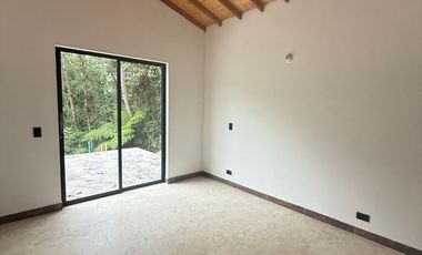SE ARRIENDA CASA FINCA, SECTOR EL TABLAZO. RIONEGRO
